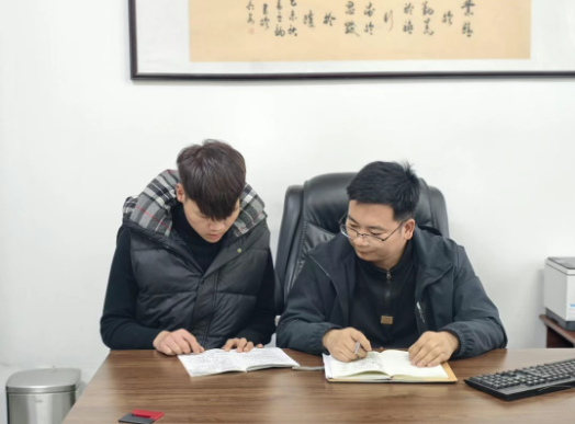 校园文字拼图・课桌旁札 | 师者如灯 伴生前行